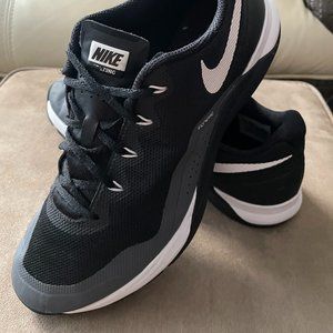 Nike Air Flywire Black and Grey - Womens - Size 11 / Excellent Condition!